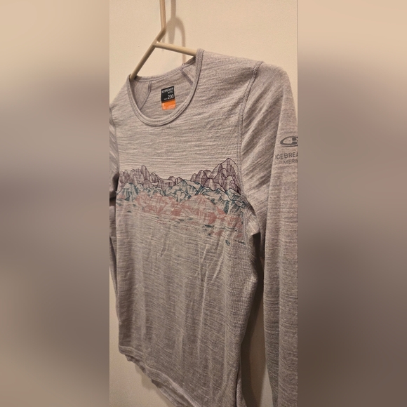 Icebreaker Merino Gray Long Sleeve Shirt with Mountain Design - Picture 1 of 4